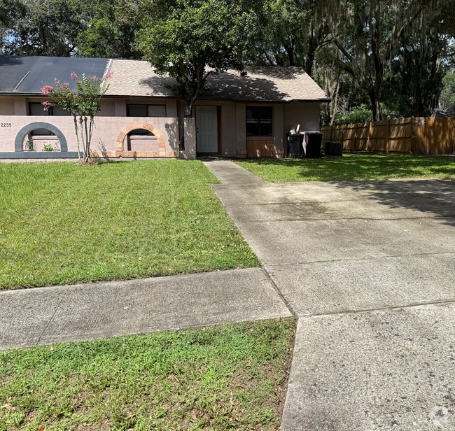 Building Photo - 2233 Westfall Dr