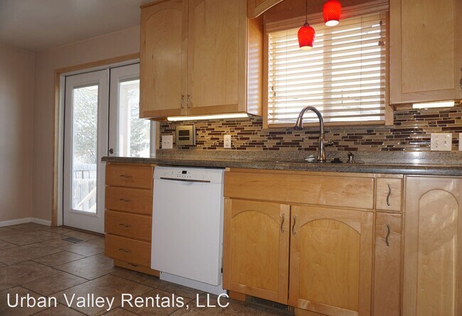 Building Photo - 6 br, 2 bath House - 6730 S. Kentucky Dr.