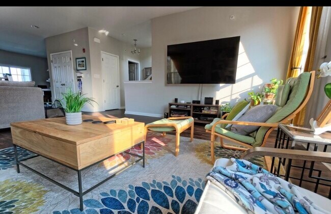 Spacious Living Area - 3535 Naamans Dr