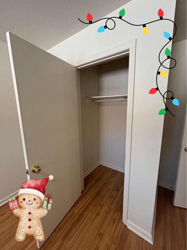 Building Photo - 3415 Town Country Ave