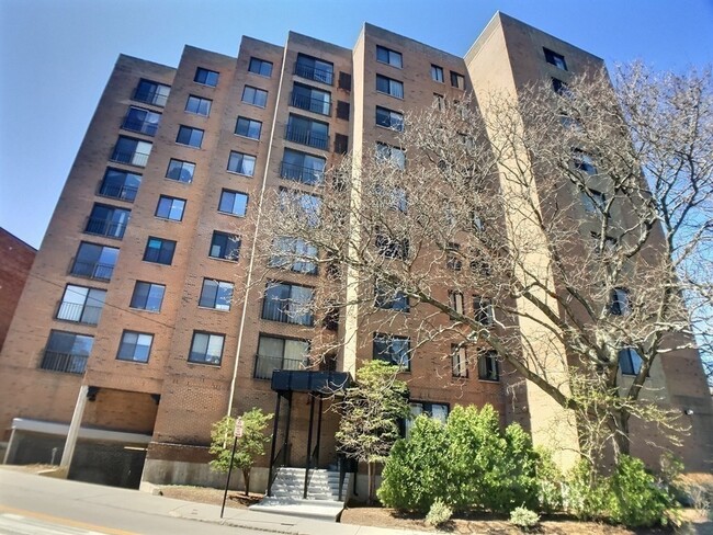 Foto del edificio - 1247 Beacon St