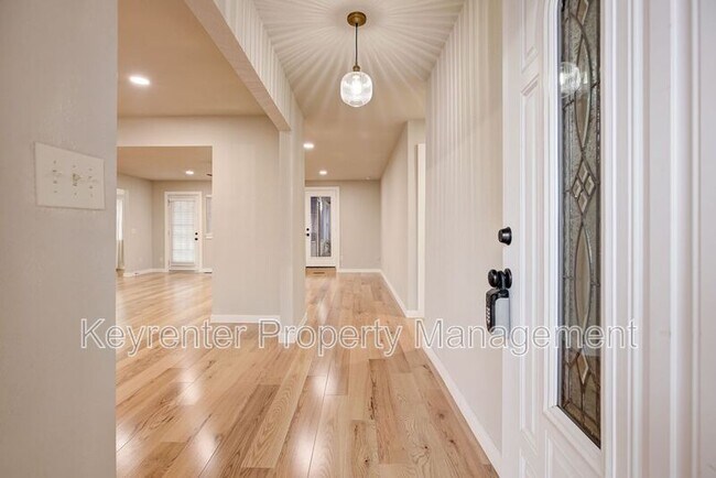 Foto del edificio - 314 N Lakeside Terrace