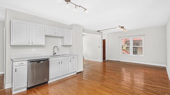 Building Photo - 1256 N Bosworth Ave