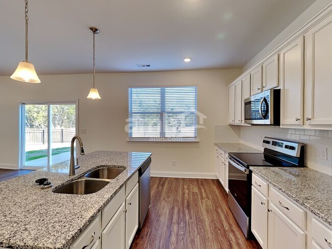 Building Photo - 2101 Overlake Circle