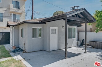 Building Photo - 15011 Hartsook St