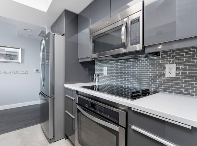 Foto del edificio - 347 N New River Dr E