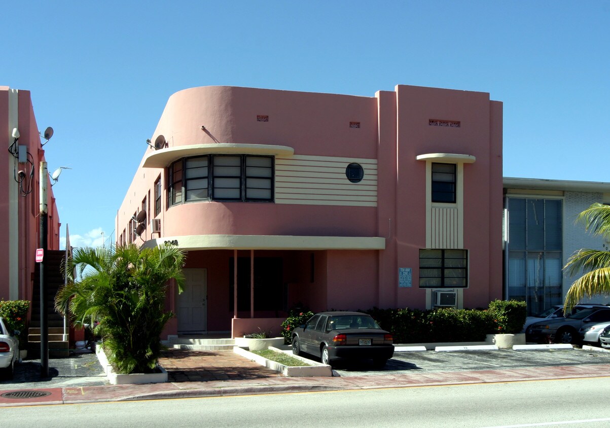 Foto del edificio - 9048 Collins Ave