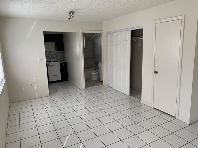 Interior - 960 Biarritz Dr