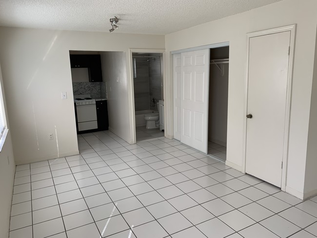 Interior - 960 Biarritz Dr