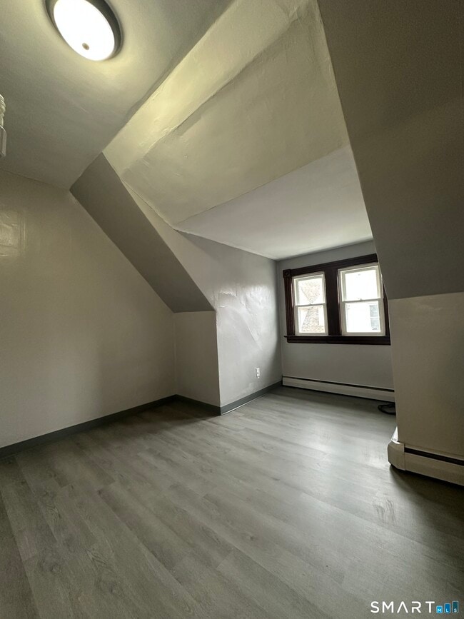 Building Photo - 402-404-404 Sigourney St