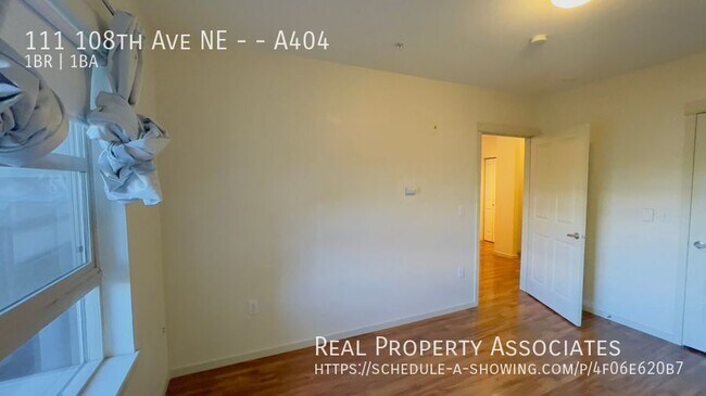 Foto del edificio - 111 108th Ave NE