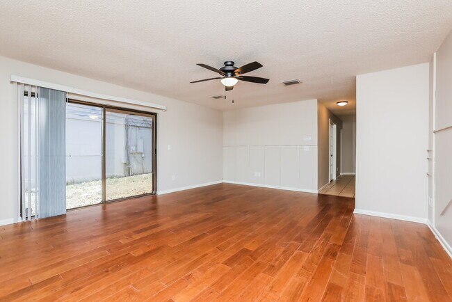 Building Photo - 542 Lake Doe Blvd