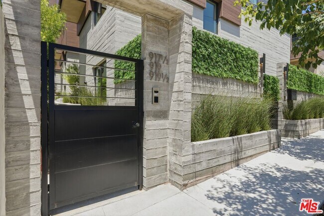Foto del edificio - 917 Hilldale Ave