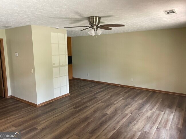 Foto del edificio - 2617 Shore Wood Ct NE