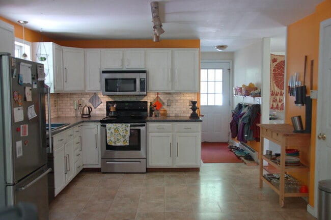 Building Photo - 20 Goyette Dr