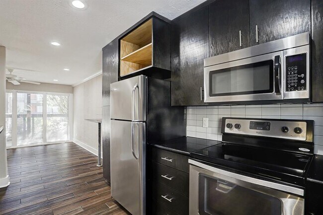 Building Photo - 1501 Hyde Park Blvd