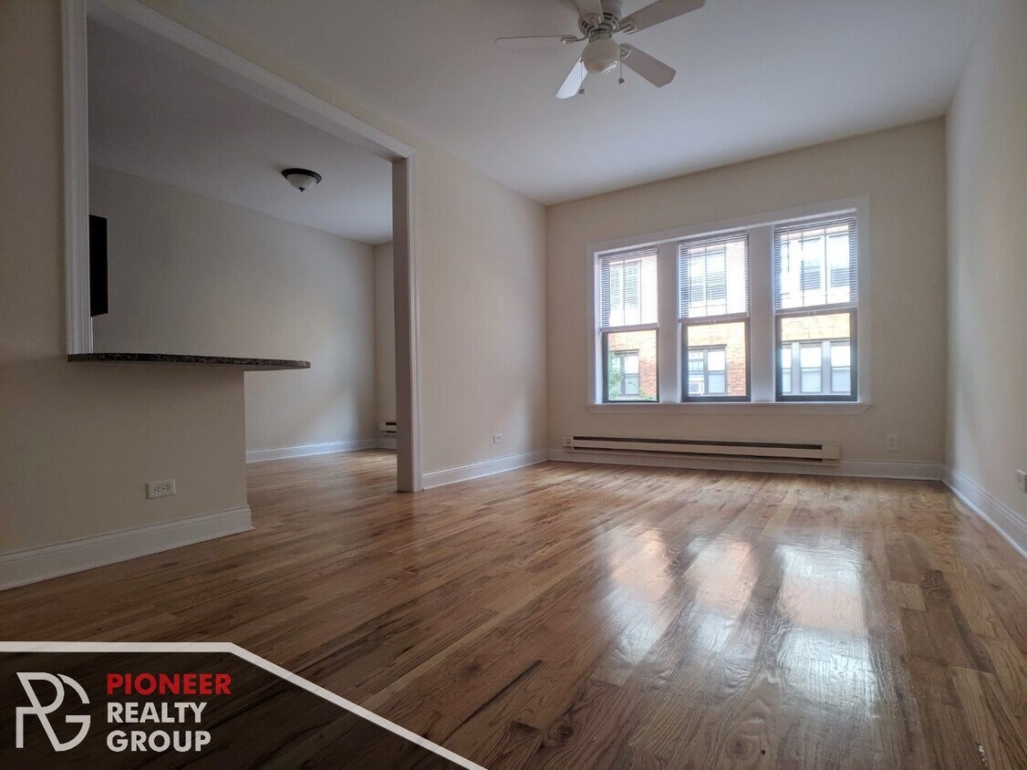 Foto principal - 630 1/2 W Cornelia Ave