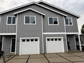 Building Photo - 425 SE Inlet Ave
