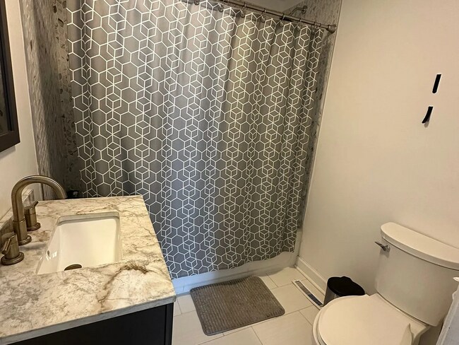 Foto del edificio - Furnished 4 Bedroom 2.5BA Home