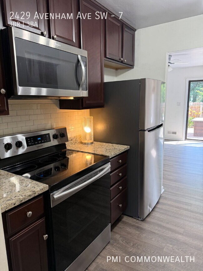 Foto del edificio - 2429 Avenham Ave SW