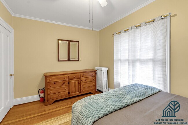 Foto del edificio - Furnished 4-Bedroom, 2-Bath Apartment near Elmwood Village