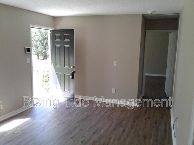 Building Photo - 6109 Shady Ln