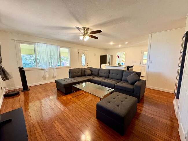 Foto del edificio - Optimal Location in the Heart of Paia Town...