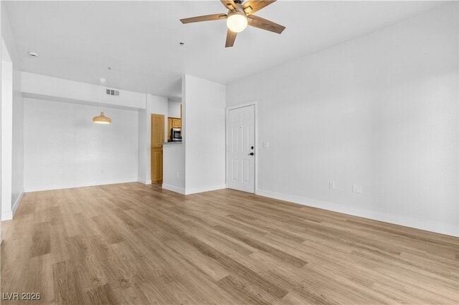 Foto del edificio - 6955 N Durango Dr