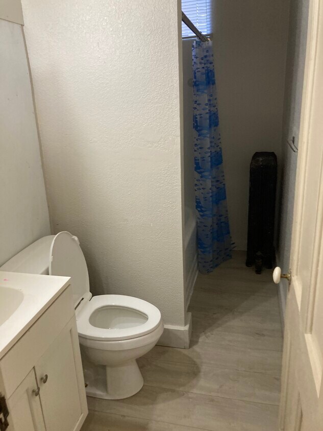 Foto del edificio - 377 W 17th St