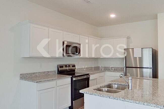 Building Photo - 677 Castillo Dr