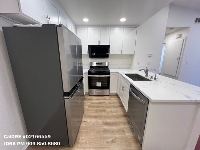 Building Photo - Second Floor Ontario 2 Bedroom Condo