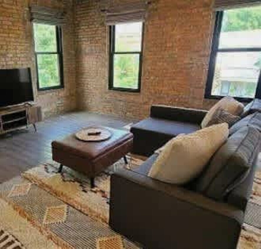 Foto principal - 59 E Russell St