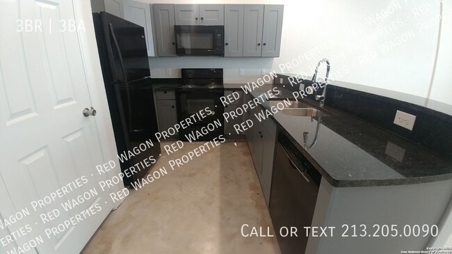 Foto del edificio - 6926 Crestway Rd