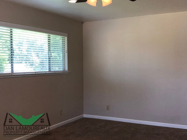 Building Photo - 2 br, 1 bath House - 1960 Peabody Rd #4
