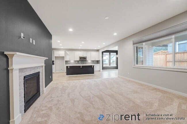 Building Photo - 1210 NE Woodburn Dr