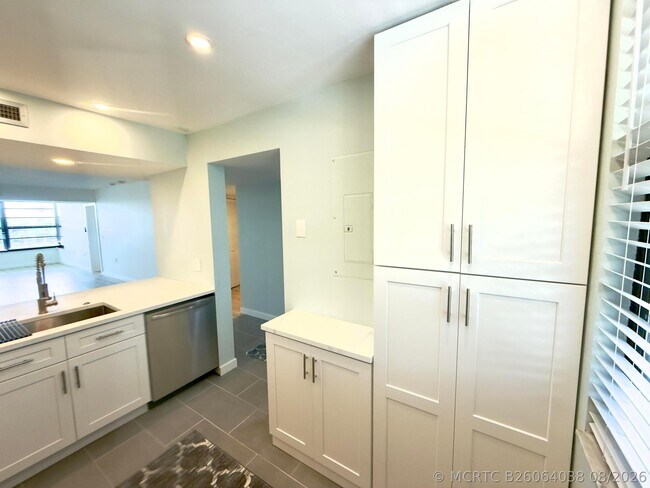 Foto del edificio - 3710 Whitehall Dr