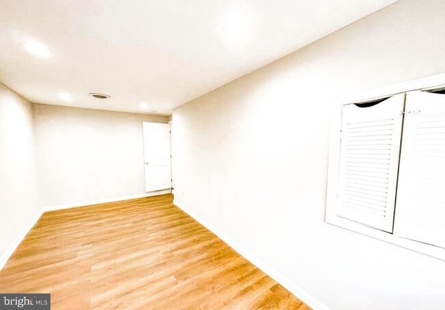 Building Photo - 520 W 38th St