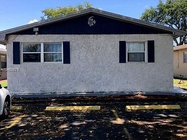Building Photo - 840 SW 10th St