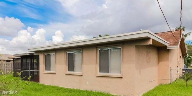 Building Photo - 4650 NW 113th Ave