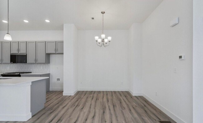 Foto del edificio - 5081 McKinnon Ct