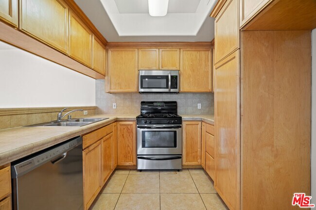Foto del edificio - 3328 Oakhurst Ave