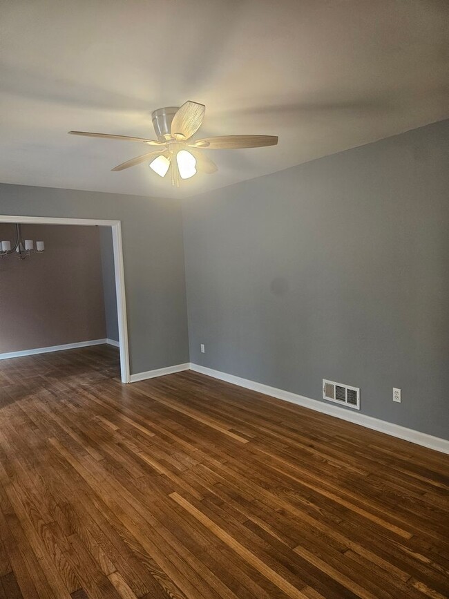 Building Photo - Newly Renovated 3 bedroom 1 bath home