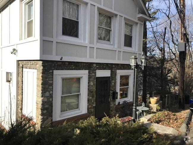 Building Photo - 20 Ridge Rd