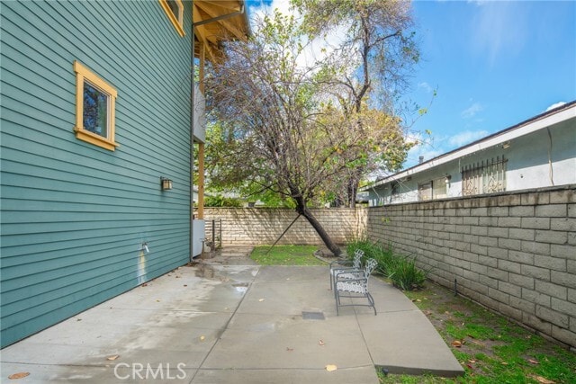Building Photo - 825 W Duarte Rd