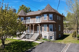 Building Photo - 521 Rue Principale