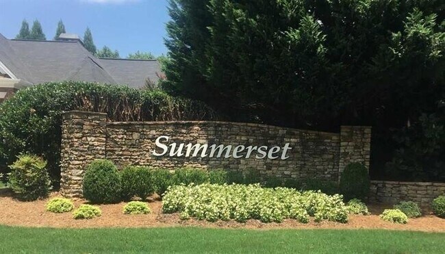 Foto del edificio - 4780 Summerset Ln