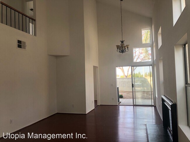 Building Photo - 5 br, 3 bath House - 15598 Willow Dr