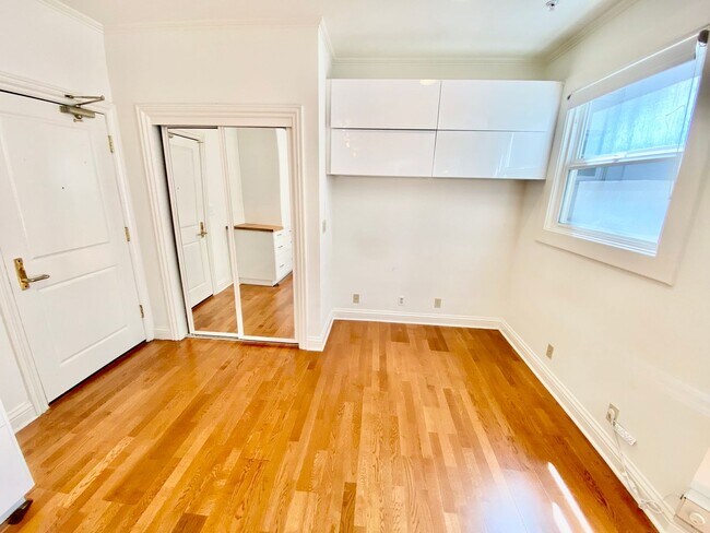 Building Photo - Two Weeks Free!! Gorgeous Boutique Studio ...
