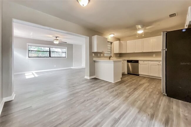 Foto del edificio - 1524 Sandy Ln