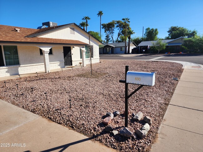 Foto del edificio - 630 E Julie Dr